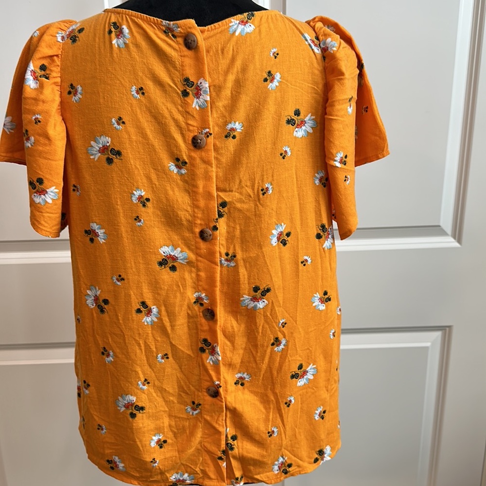 Loft 55% Linen Gold-Orange Floral Blouse with Buttons Down the Back - Picture 5 of 6